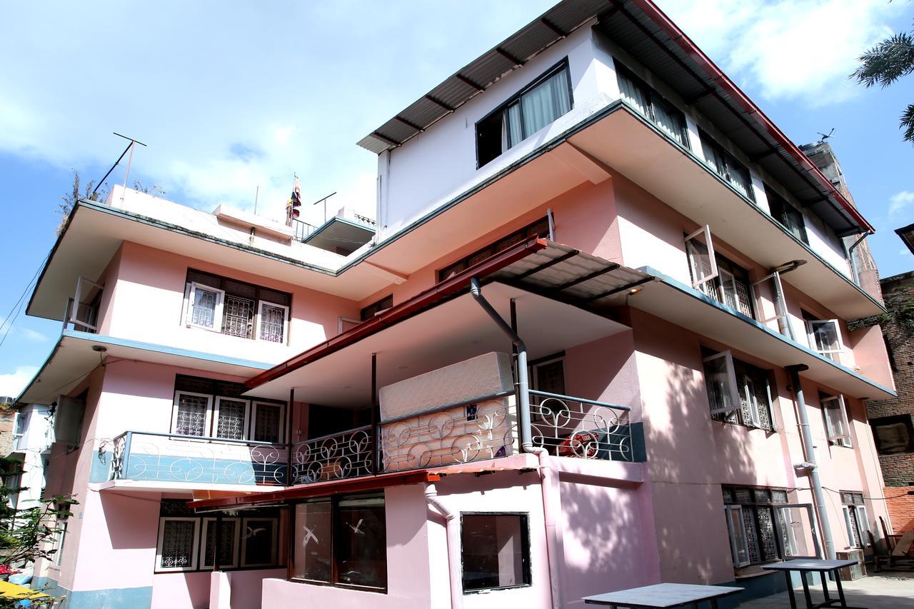 Mitra Garden Inn Katmandú Exterior foto